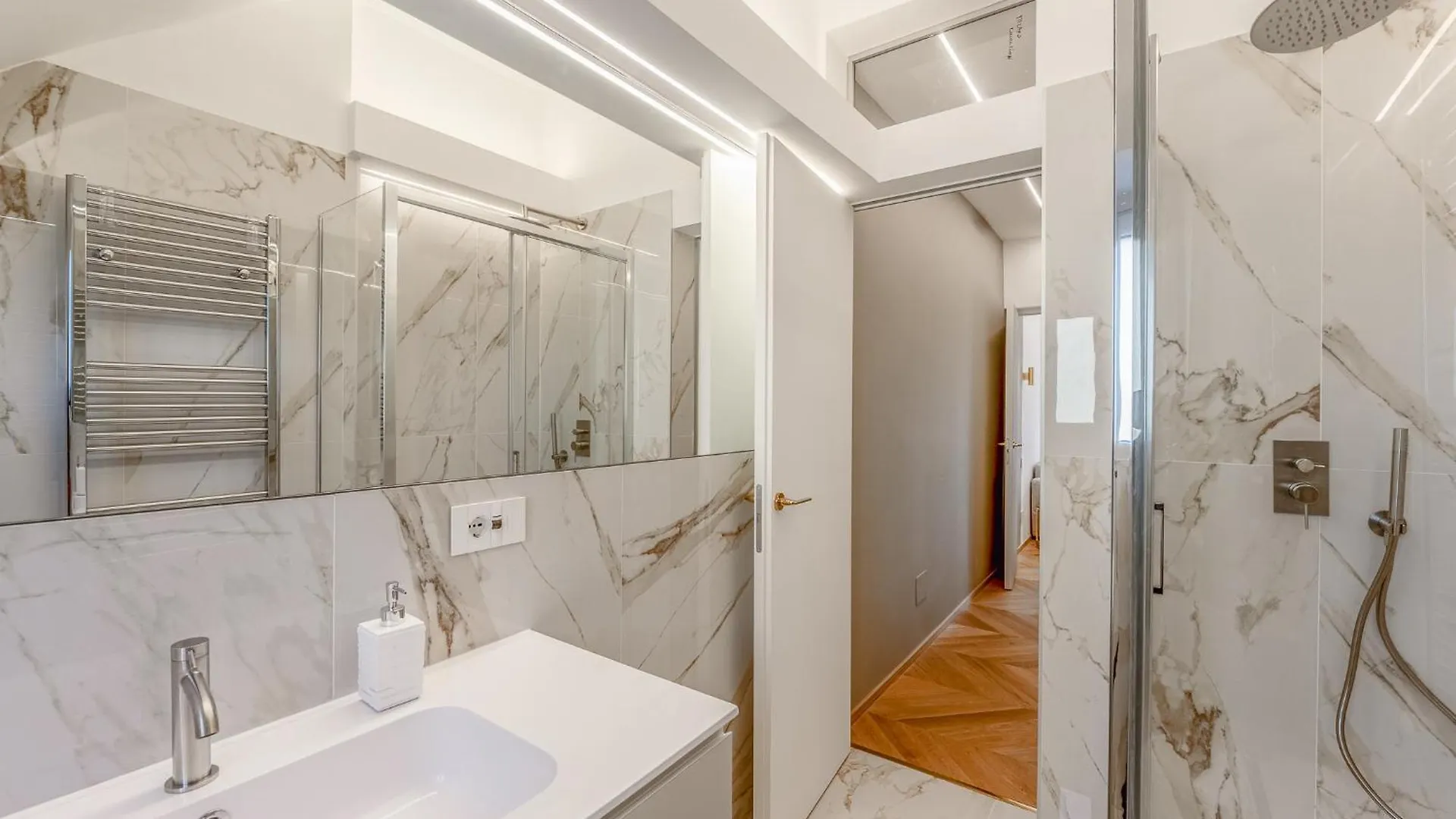 Luxury Skyview Suite - Citylife Apartment - Mico Milano İtalya